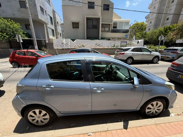 טויוטה יאריס