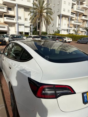 מודעת רכב טסלה מודל 3