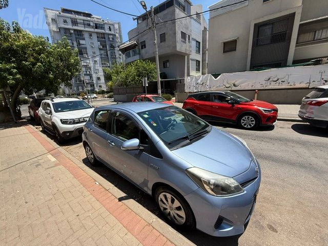 טויוטה יאריס