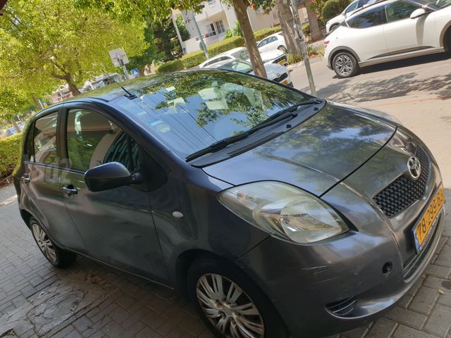 טויוטה יאריס