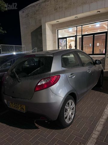 מודעת רכב מאזדה 2