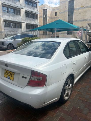 סובארו B4/לגאסי