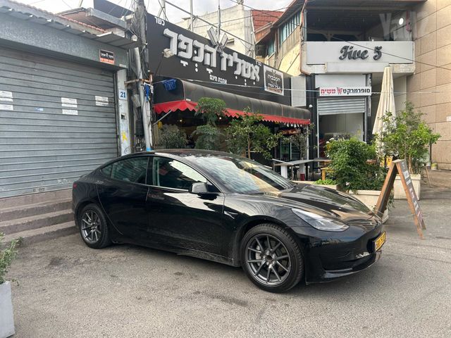 מודעת רכב טסלה מודל 3