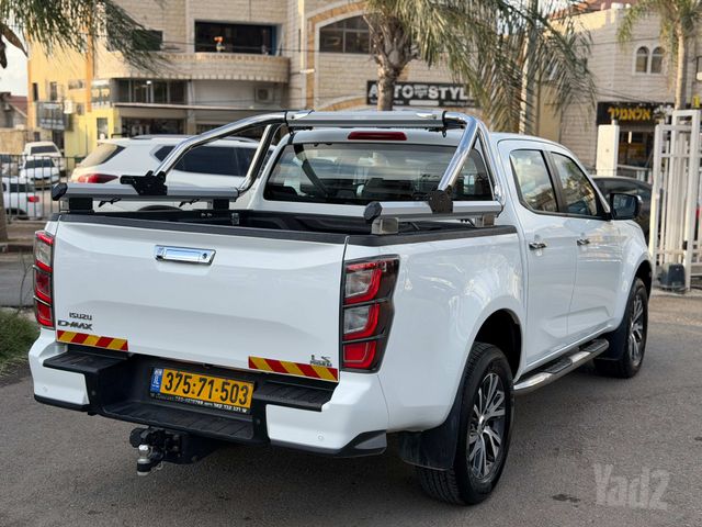 איסוזו די-מקס