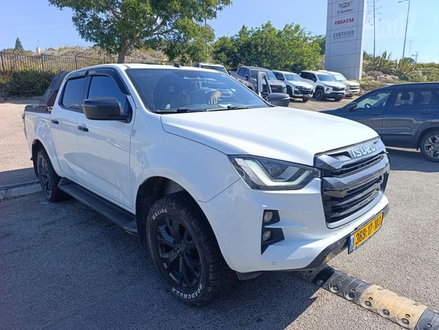 איסוזו די-מקס