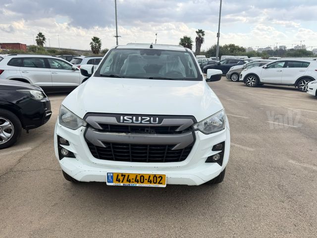 איסוזו די-מקס