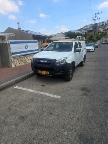 מודעת רכב איסוזו די-מקס