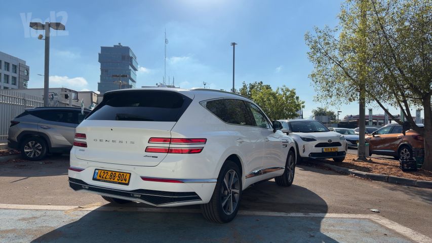 ג'נסיס GV80