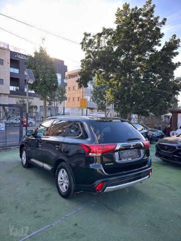 מיצובישי אאוטלנדר