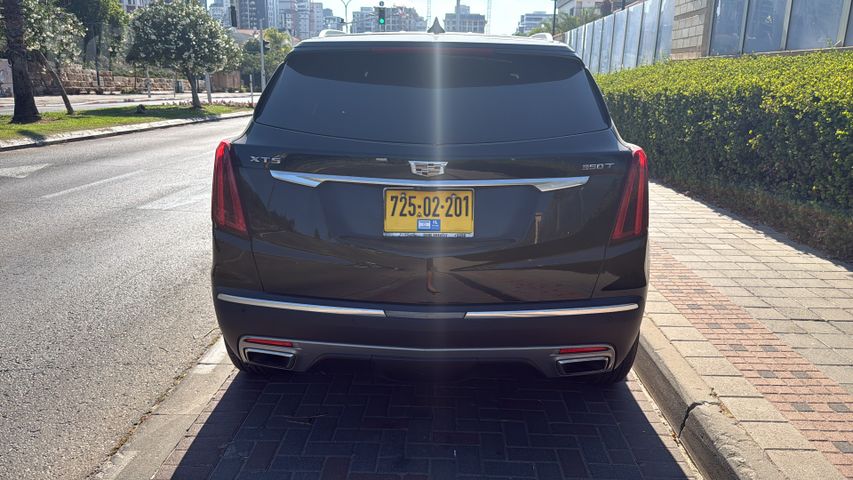 קאדילק XT5