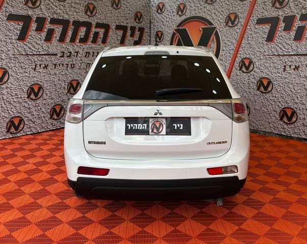 מיצובישי אאוטלנדר