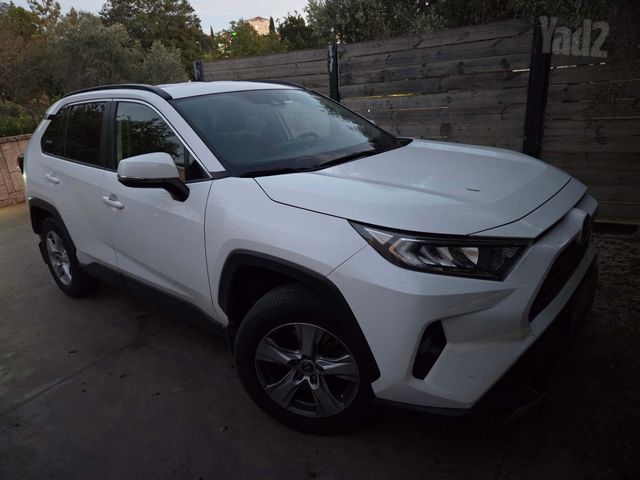 טויוטה RAV4