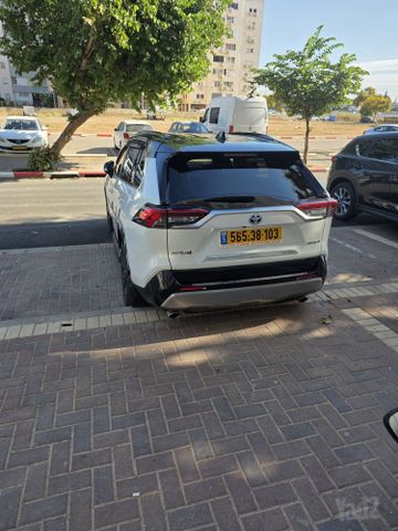 טויוטה RAV4