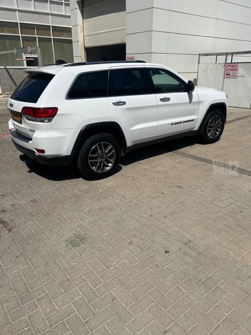 מודעת רכב ג'יפ גרנד צ'ירוקי