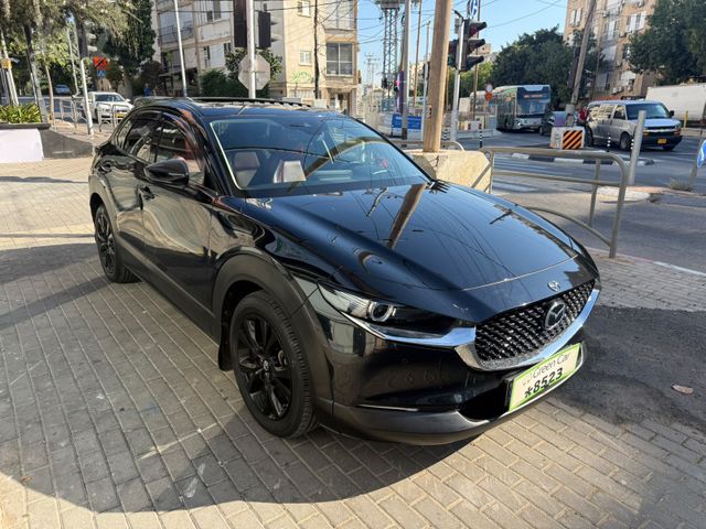 מודעת רכב מאזדה CX-30