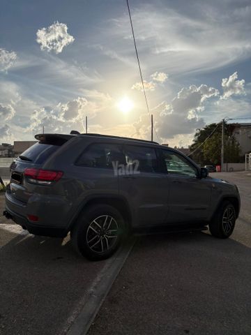 מודעת רכב ג'יפ גרנד צ'ירוקי