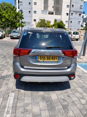 מיצובישי אאוטלנדר