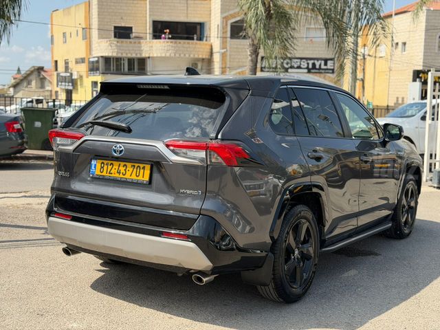 טויוטה RAV4