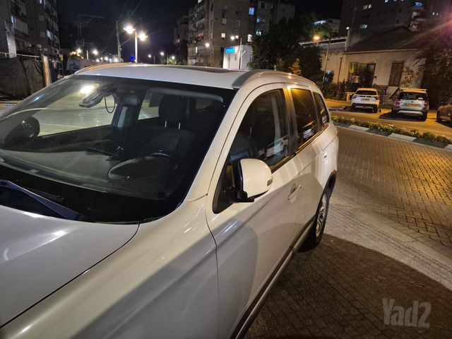 מיצובישי אאוטלנדר