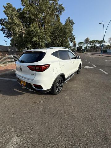 אם ג'י ZS
