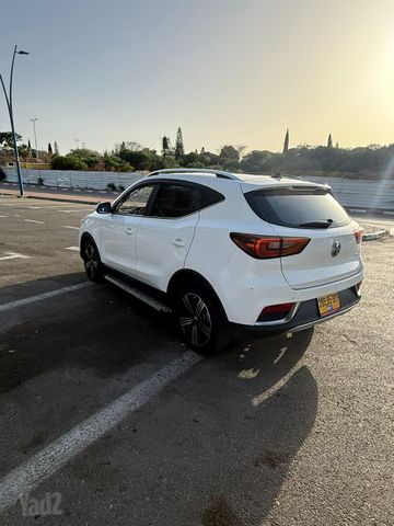אם ג'י ZS