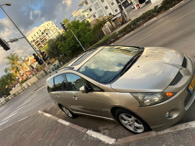 מיצובישי גרנדיס