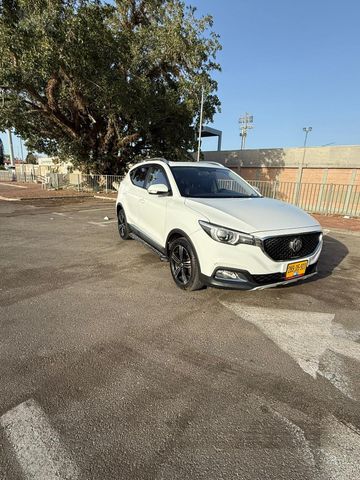 מודעת רכב אם ג'י ZS