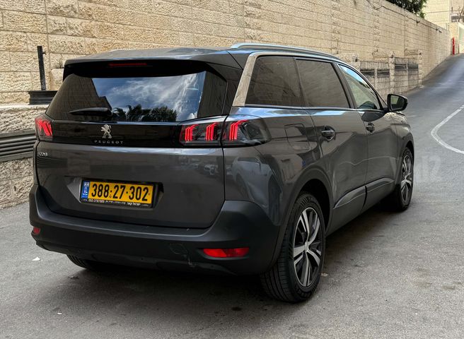 פיג'ו 5008