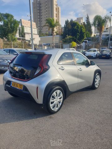 טויוטה אייגו X