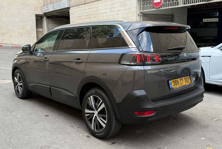 פיג'ו 5008