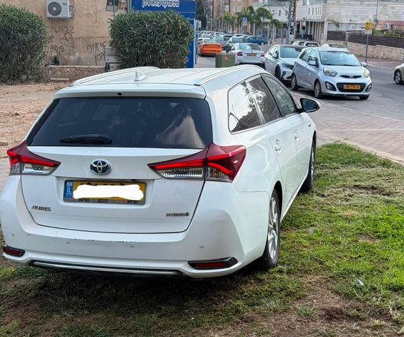 מודעת רכב טויוטה אוריס 2