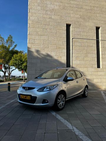 מודעת רכב מאזדה 2