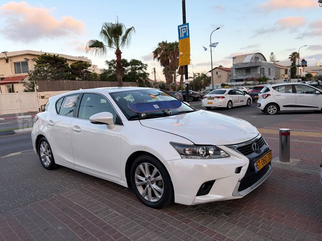 לקסוס CT