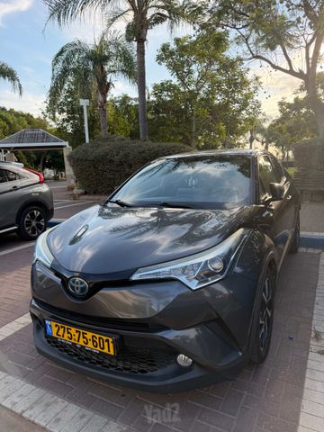 מודעת רכב טויוטה C-HR