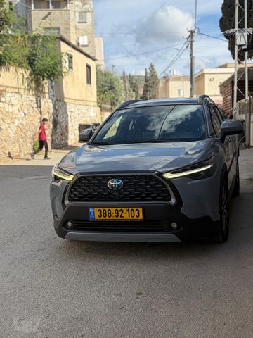 טויוטה קורולה קרוס