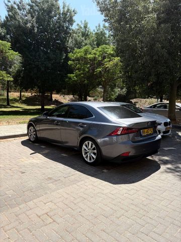 מודעת רכב לקסוס IS