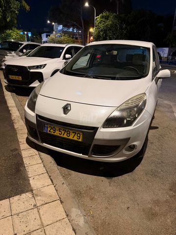 רנו סניק