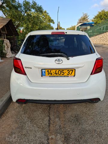 טויוטה יאריס
