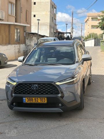 טויוטה קורולה קרוס