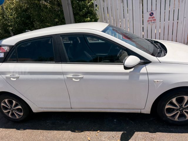 יונדאי i20