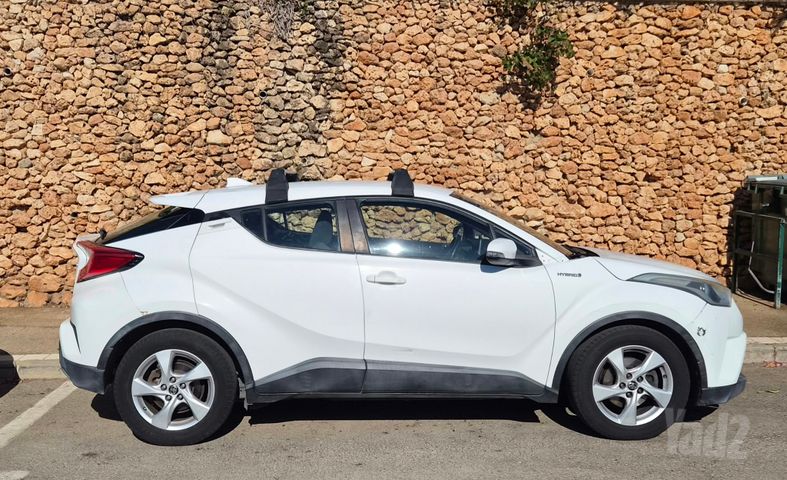 מודעת רכב טויוטה C-HR