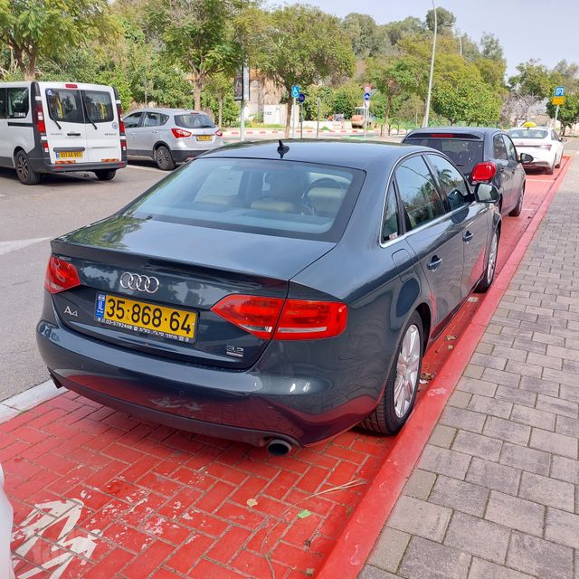 אאודי A4