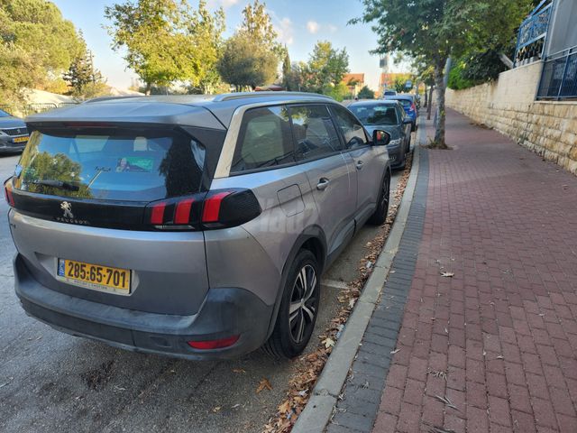 פיג'ו 5008