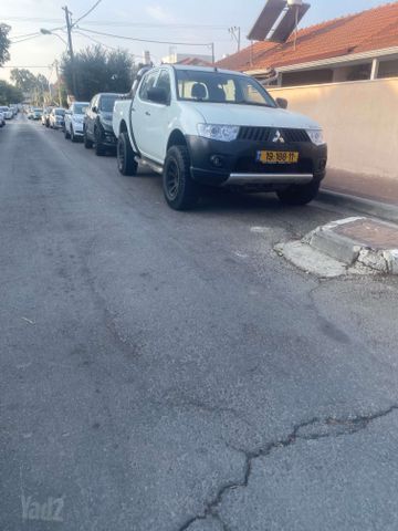 מיצובישי טרייטון / L200