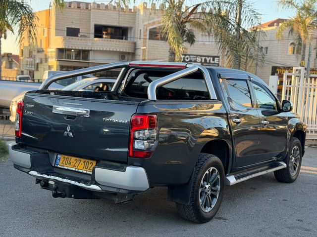מיצובישי טרייטון / L200