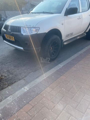 מיצובישי טרייטון / L200