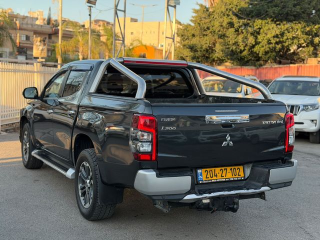 מיצובישי טרייטון / L200