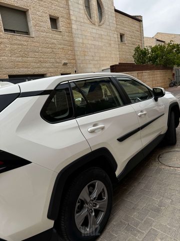 טויוטה RAV4