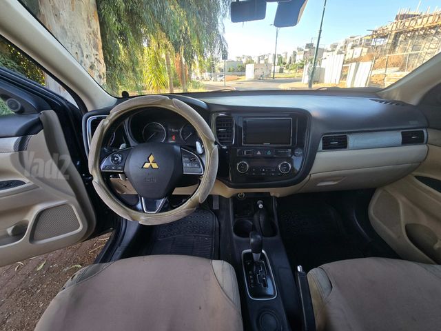 מיצובישי אאוטלנדר