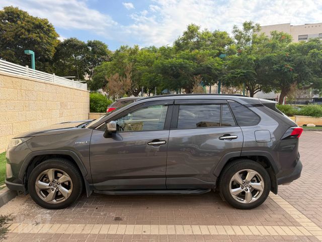 טויוטה RAV4